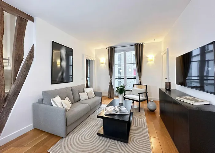 Luxembourg Garden Deluxe Flat