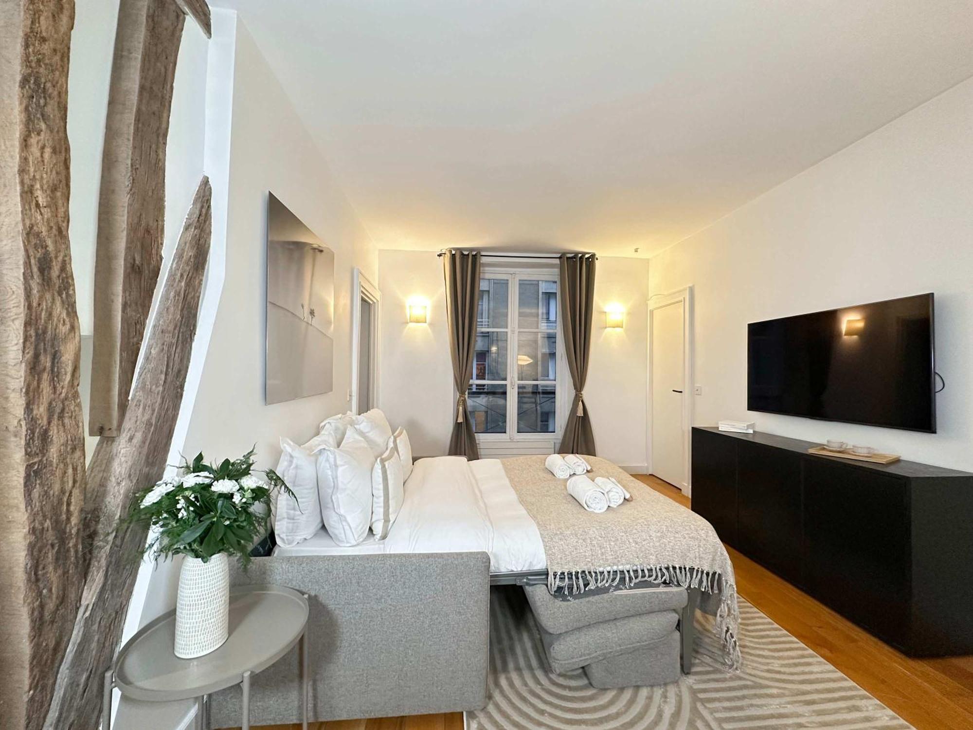 Luxembourg Garden Deluxe Flat *